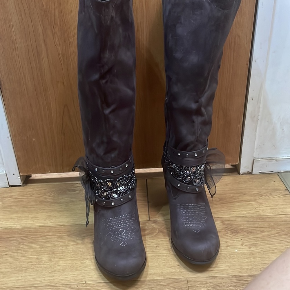 NWT suede boots
